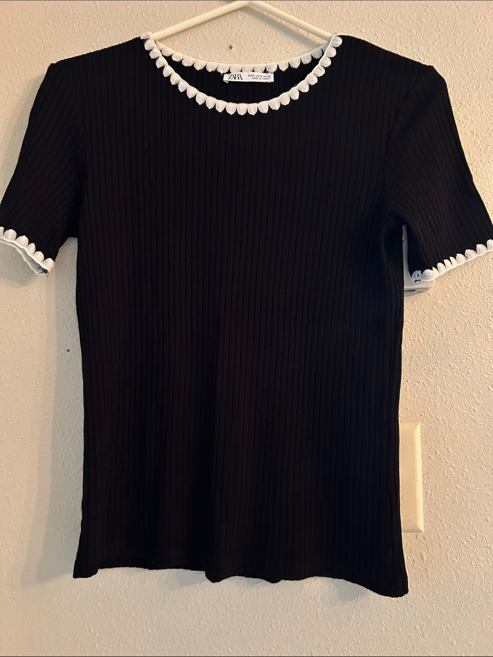 Zara Black Ribbed Knit Top‎ with White Scallop Trim Size Small